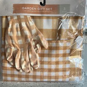 Gingham Gardening Gloves & Apron Gift Set